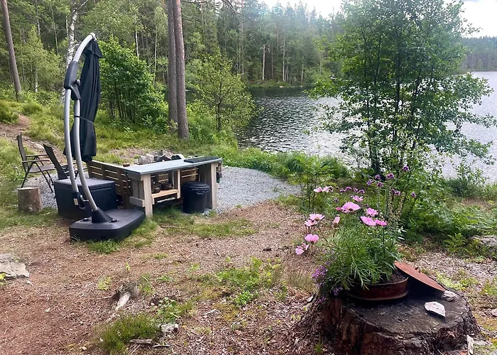 Wood Wise Glasshouse Glamping