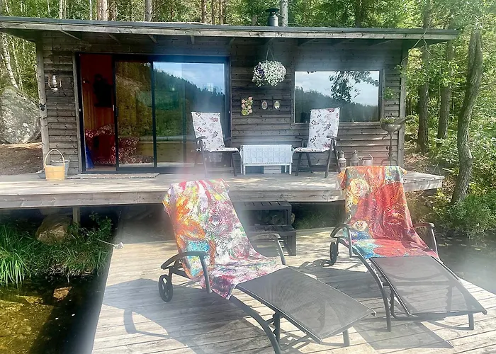 Wood Wise Glasshouse Glamping
